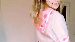 Hot amateur webcam teen masturbates for their fans
