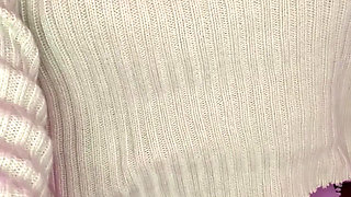 I masturbate with a vibrator the pussy and make a hot video.