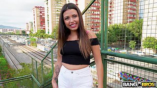 She Loves Public Fucking