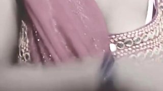 Desi Mature Aunty Open Bra