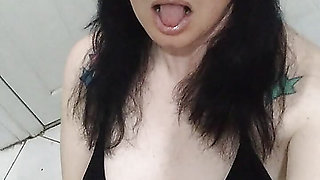 Horny Slut wants to get fucked in bathroom