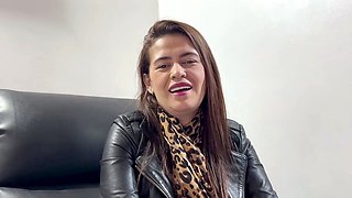 Cumshot amateur MILF suck and jerks dude in the bedroom