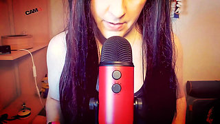 Sensual Mouth Sounds for Beautiful Italian MILF
