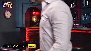 Bartender Desiree Dulce has a bit of make-out with damon around the pool table before they start hardcore - brazzers