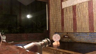 温泉旅行時の貸切風呂入浴（性交シーンはありません）