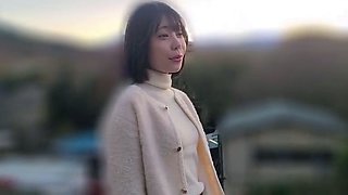 Amateur Asian teen sucks a big cock