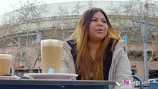 Exhibitionist BBW proves us she's the queen of the 'hood by showing us her amazing body