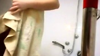 Booty Spanish Niece spied on shaving pussy