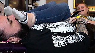 Amateur Foot Fetish Girlfriend Sucks and gives a Footjob