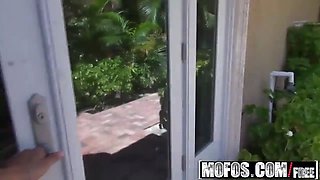 I know that girl - a quickie in my neighbor's building starring Pixxxi Lynn