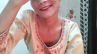Hot bhabhi Kajolbabs just wants to get it on