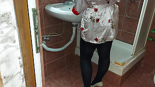 I love it when my stepmom come to visit me in her nylon stockings and high heels