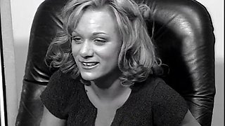 Whore blonde blowing cock in car