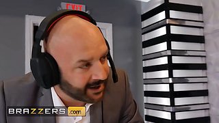 Zz tv news has two hot presenters (Kissa Sins, Bella Rolland) getting screwed in the studio - brazzers