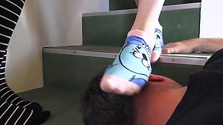 trample foot