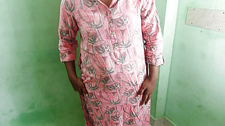 Married mallu aunty showing hot structure romance with jasmine