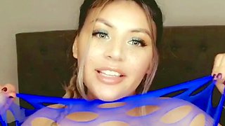 Big ass babe exposes her big boobs