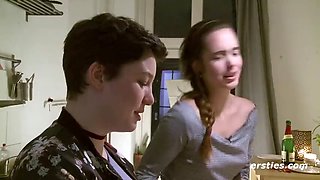 Ersties - Effie and Birgit first make an omelette and then love