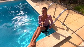 Sexy beautiful ass brunette babe outdoor solo