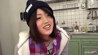 Japanese Teen 18+ Give First Blowjob