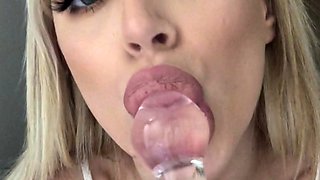 Blonde emo amateur solo masturbation