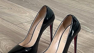 Pumps off, Power on - High Heels Rip off