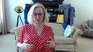 Big boob brunette masturbates on webcam
