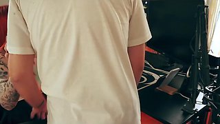 Redhead got her pussy eaten while playing video games