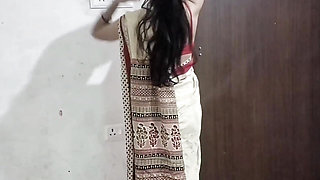 Sex karte hue step daughter ko bhabhi ke sath bhabhi ne dekh liya