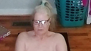Hot MILF Does Naked Yoga!