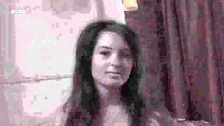 Hottie pumping her shaved pussy - PornXN