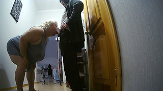 Courier fucked girlfriend in mouth and pussy doggy style