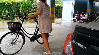 Omg!!! Sexy Amateur MILF Pisses on Her Bike in the Parking Garage