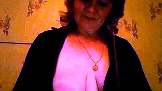 Mature Russian Amateur Irina Shows Off on Webcam
