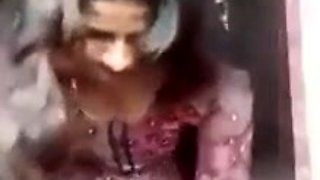 Sweet Pakistani Girlfriend Making Video For BF