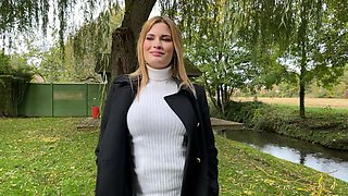 Cat In Mini wanted to keep the surprise effect... - Jacquie et Michel TV