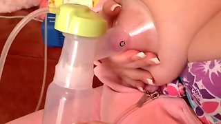 Busty british blonde shows how to pump breast milk