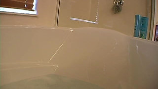 Solo Dream Babes: Kiki: in the Tub