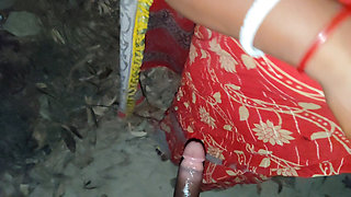 Desi wife Ne night mein utha Kar chudai ki