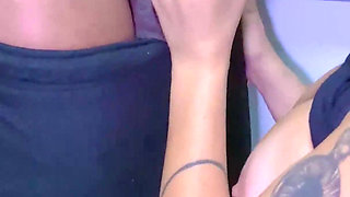 Maid Tries to Please the American and Fucks Him Hot Without a Condom