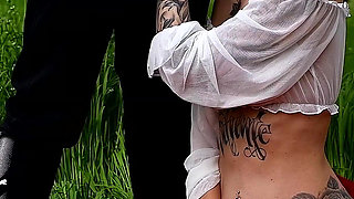 A Photo Shoot in a Spring Garden Turned Into a Blowjob and Kisses with Cum