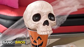 Bangbros - Kitana Montana wants selfies but completes up gagging on her stepson's cock before the hallowe