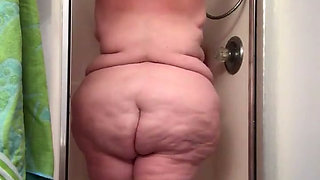 Shower Time with Julie Ginger