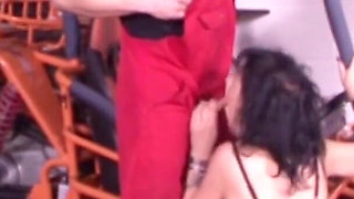 German mature uses the 10 minutes she is alone with the trainee and is fisted