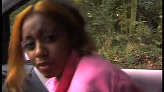 Picked up ebony with colored hair gives a nice blowjob to a driver