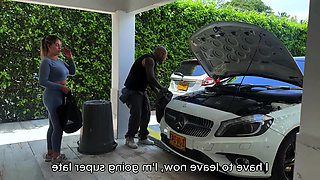Colombian Woman Cheats on Her Husband with the Mechanic Just Before Leaving for the Gym