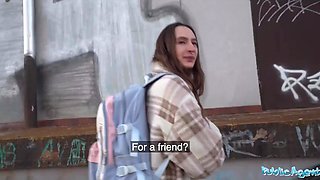 This girl's appearance is perfect for a money-grabbing hoe