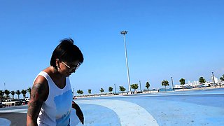 Skateboarding fail of big ass Thai MILF