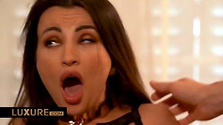 Alyssia Kent is Collective with trio Studs