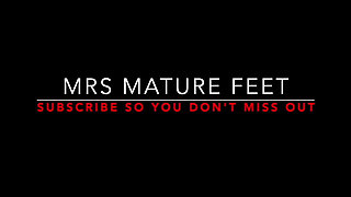 Mrs Mature Feet Playing in the Shower 484